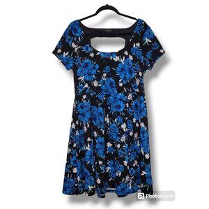 🌼HP🌼 Torrid Black Blue Floral Short Sleeve Knee Length Skater Dress - Size 1X